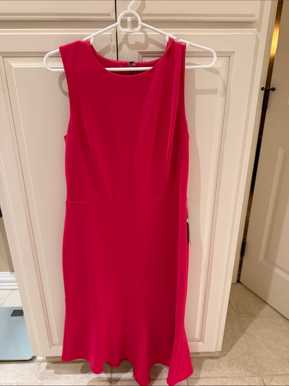 Vince Camuto Sleeveless Fuchsia Midi Dress - Elegant Women's Dress